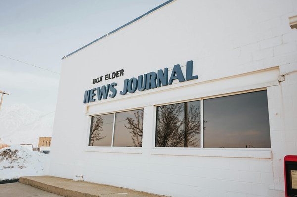 Chic & Edgy: Stunning Maxi Dress and Leather Jacket Pairings for Standout Style!